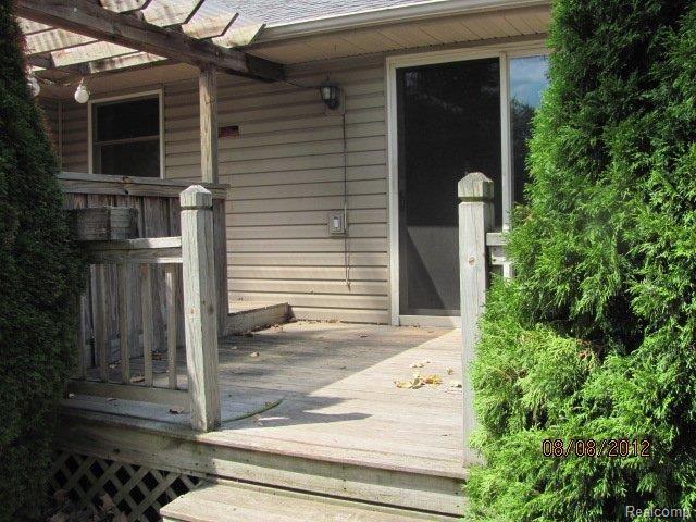 41225 Willis Road Belleville, MI 48111 - Photo 2 of 12 DECK 3.JPG