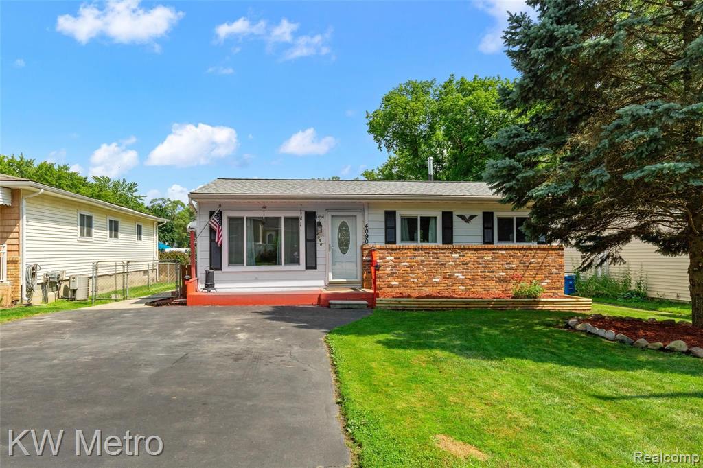 4090 Gleason Road Waterford, MI 48329 - Photo 1 of 21