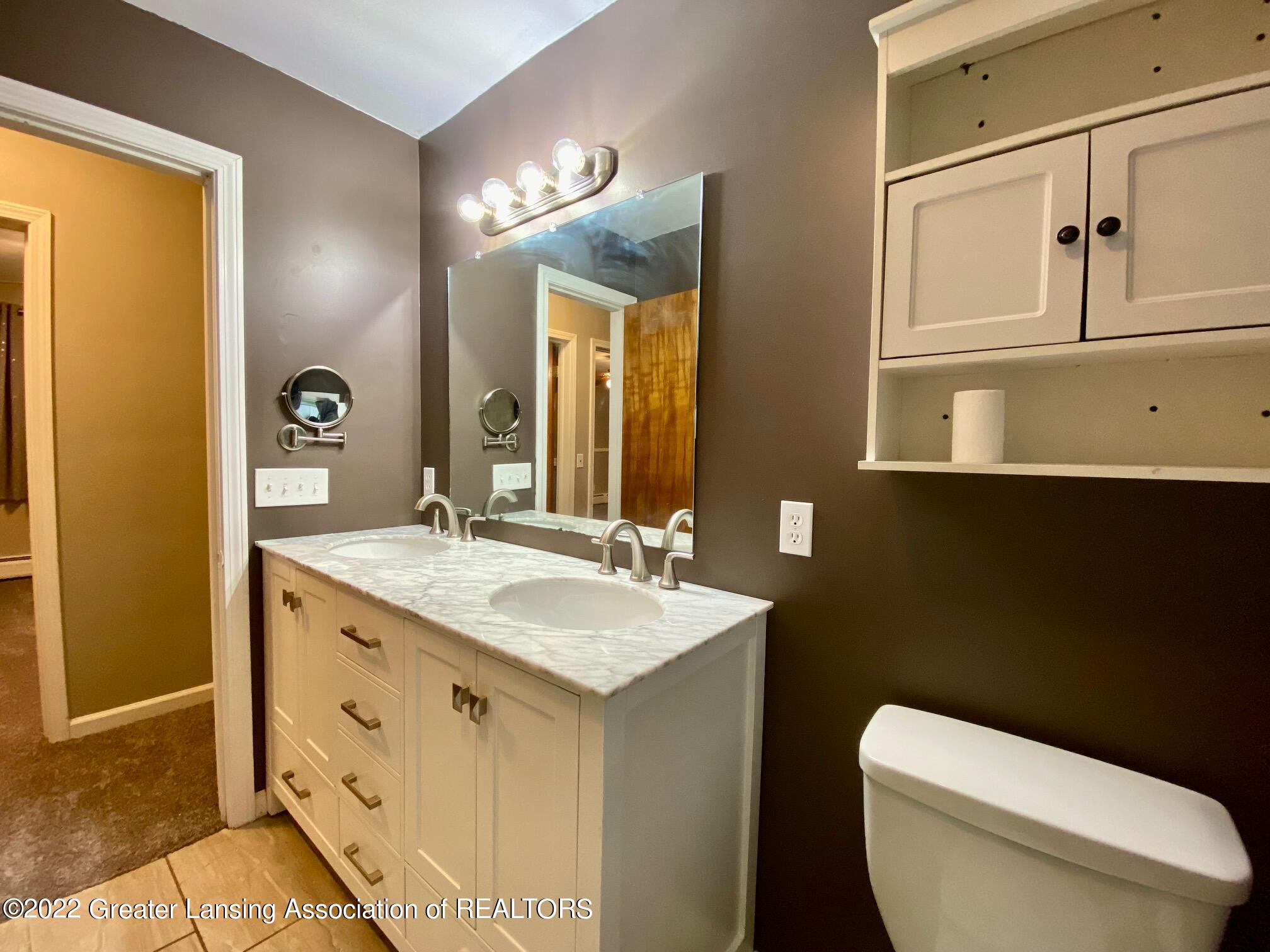 5596 Shoeman Road Haslett, MI 48840 - Photo 20 of 37 nice cabinets
