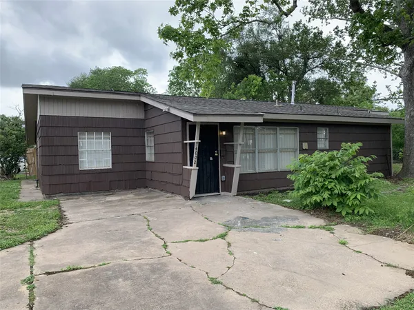 $1,675 | 14002 Rosecrest Drive, Houston, TX 77045