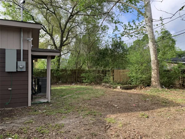 $1,675 | 14002 Rosecrest Drive, Houston, TX 77045