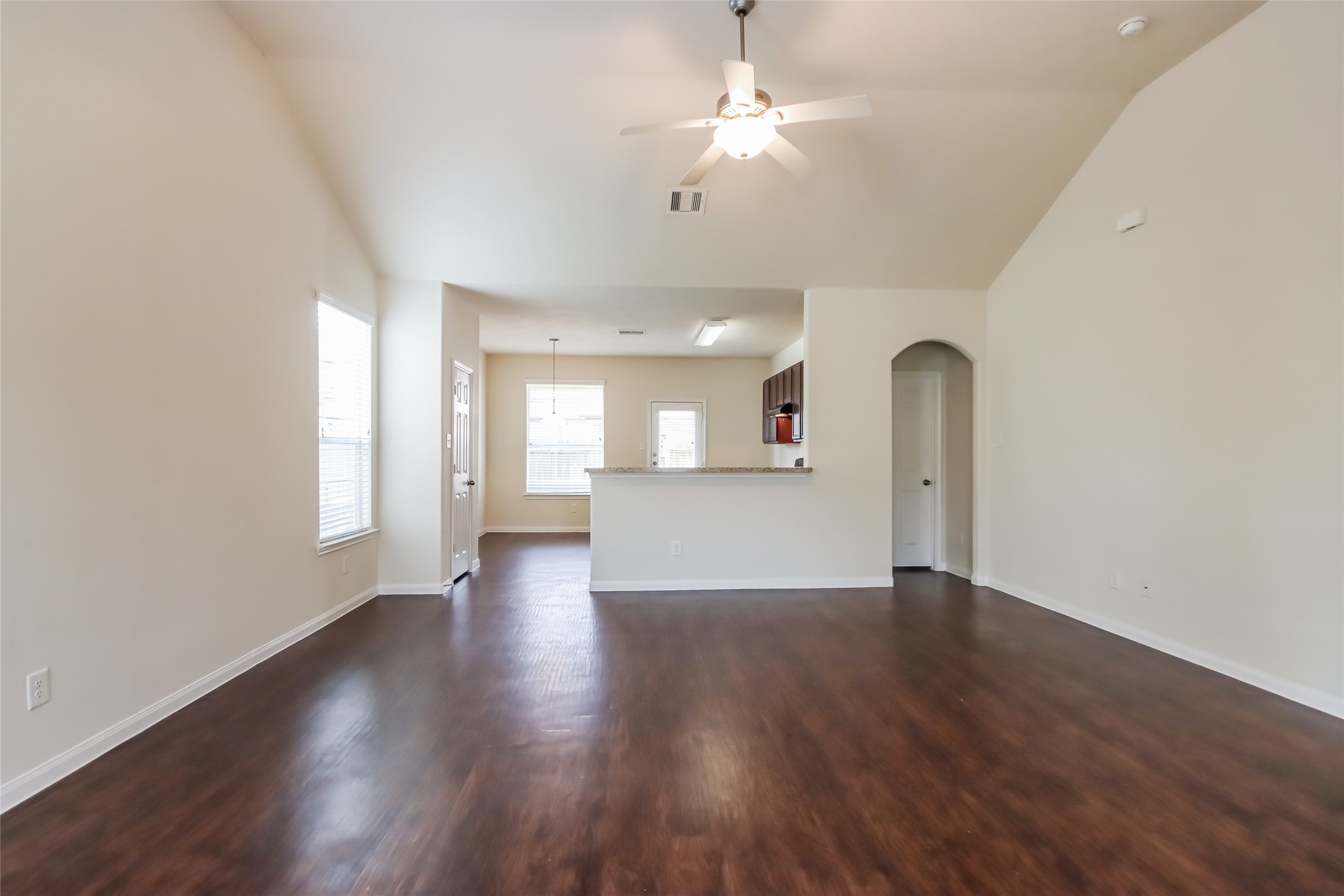 12231 Maura Lane Houston, TX 77044 - Photo 9 of 16 Photos may be representative of the floor plan and not the exact home. Finishes, layout, and features of the actual property for lease may vary.