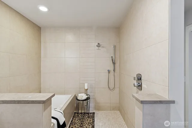 $998,888 | 10000 Main Street, Unit 502, Bellevue, WA 98004