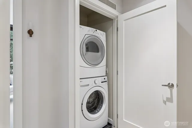 $998,888 | 10000 Main Street, Unit 502, Bellevue, WA 98004