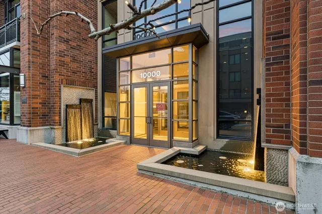$998,888 | 10000 Main Street, Unit 502, Bellevue, WA 98004