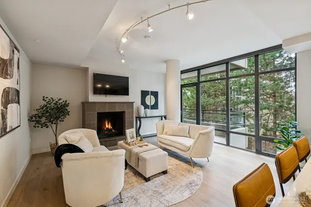 $998,888 | 10000 Main Street, Unit 502, Bellevue, WA 98004