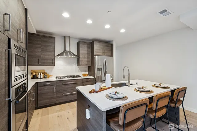 $998,888 | 10000 Main Street, Unit 502, Bellevue, WA 98004