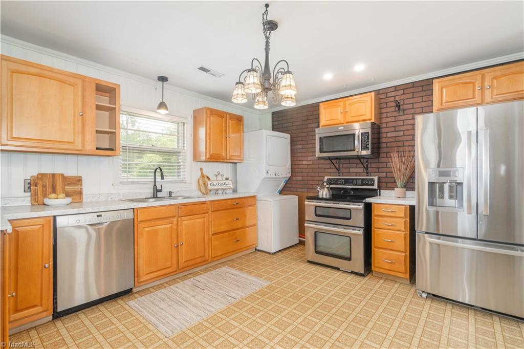 1427 Reeves Mill Road Mount Airy, NC 27030 - Photo 10 of 38