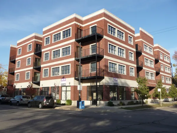 $2,500 | 3705 North Kedzie Avenue, Unit 308, Chicago, IL 60618