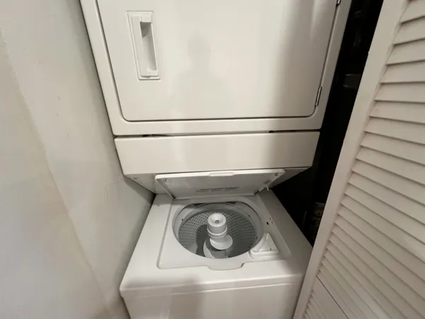 $2,500 | 3705 North Kedzie Avenue, Unit 308, Chicago, IL 60618