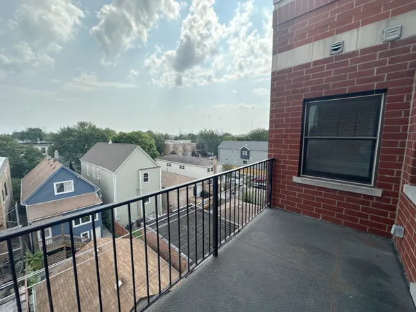 $2,500 | 3705 North Kedzie Avenue, Unit 308, Chicago, IL 60618