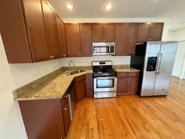 $2,500 | 3705 North Kedzie Avenue, Unit 308, Chicago, IL 60618