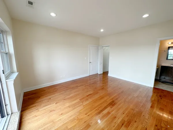 $2,500 | 3705 North Kedzie Avenue, Unit 308, Chicago, IL 60618