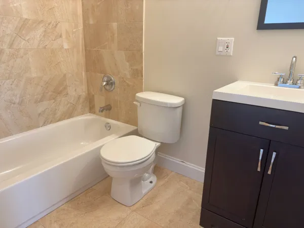 $2,500 | 3705 North Kedzie Avenue, Unit 308, Chicago, IL 60618