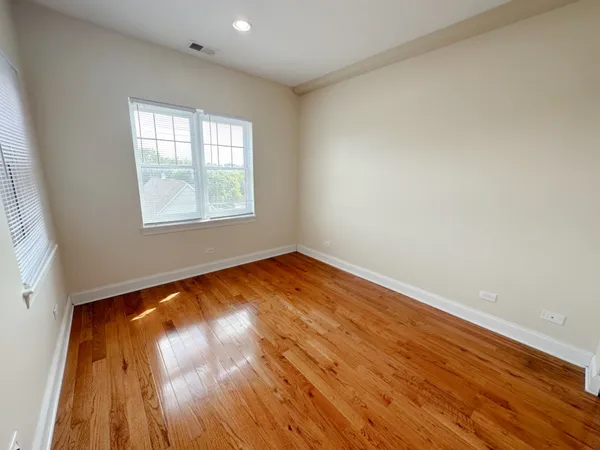 $2,500 | 3705 North Kedzie Avenue, Unit 308, Chicago, IL 60618