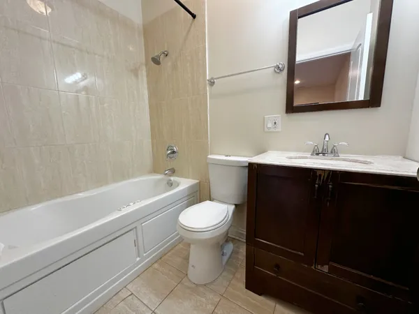 $2,500 | 3705 North Kedzie Avenue, Unit 308, Chicago, IL 60618