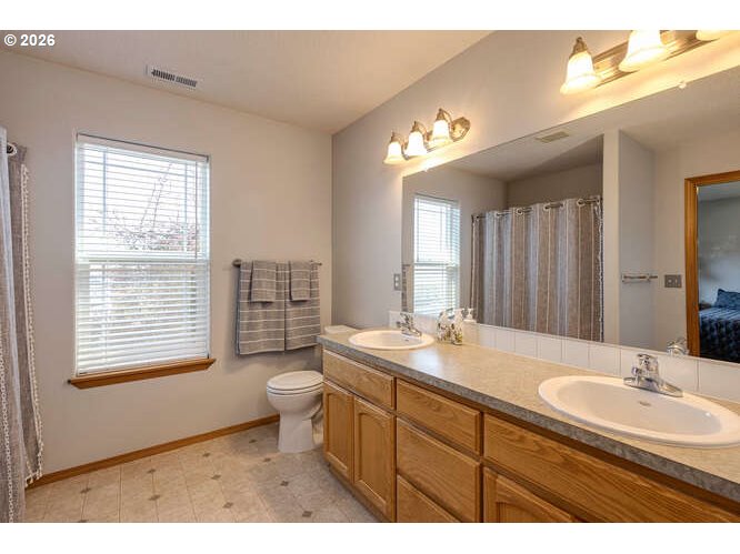 1038 Southwest Arrowhead Place Dundee, OR 97115 - Photo 11 of 28