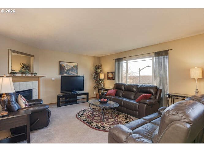 1038 Southwest Arrowhead Place Dundee, OR 97115 - Photo 2 of 28