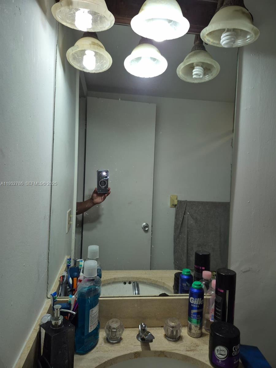 120 Royal Palm Road, Unit 102 Hialeah Gardens, FL 33016 - Photo 11 of 12