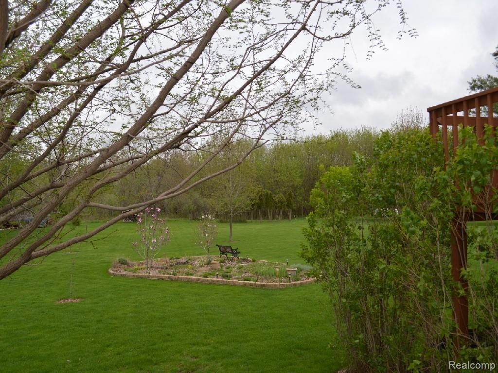3085 Landview Drive Rochester, MI 48306 - Photo 26 of 27 DSC_0397 - Copy (2).jpg