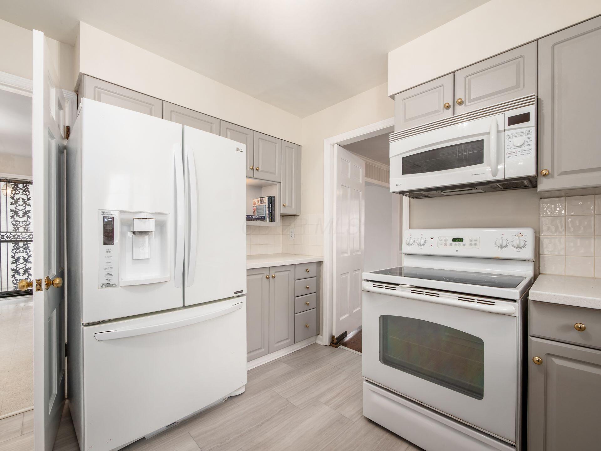 880 Lynbrook Road Columbus, OH 43235 - Photo 25 of 59 Kitchen