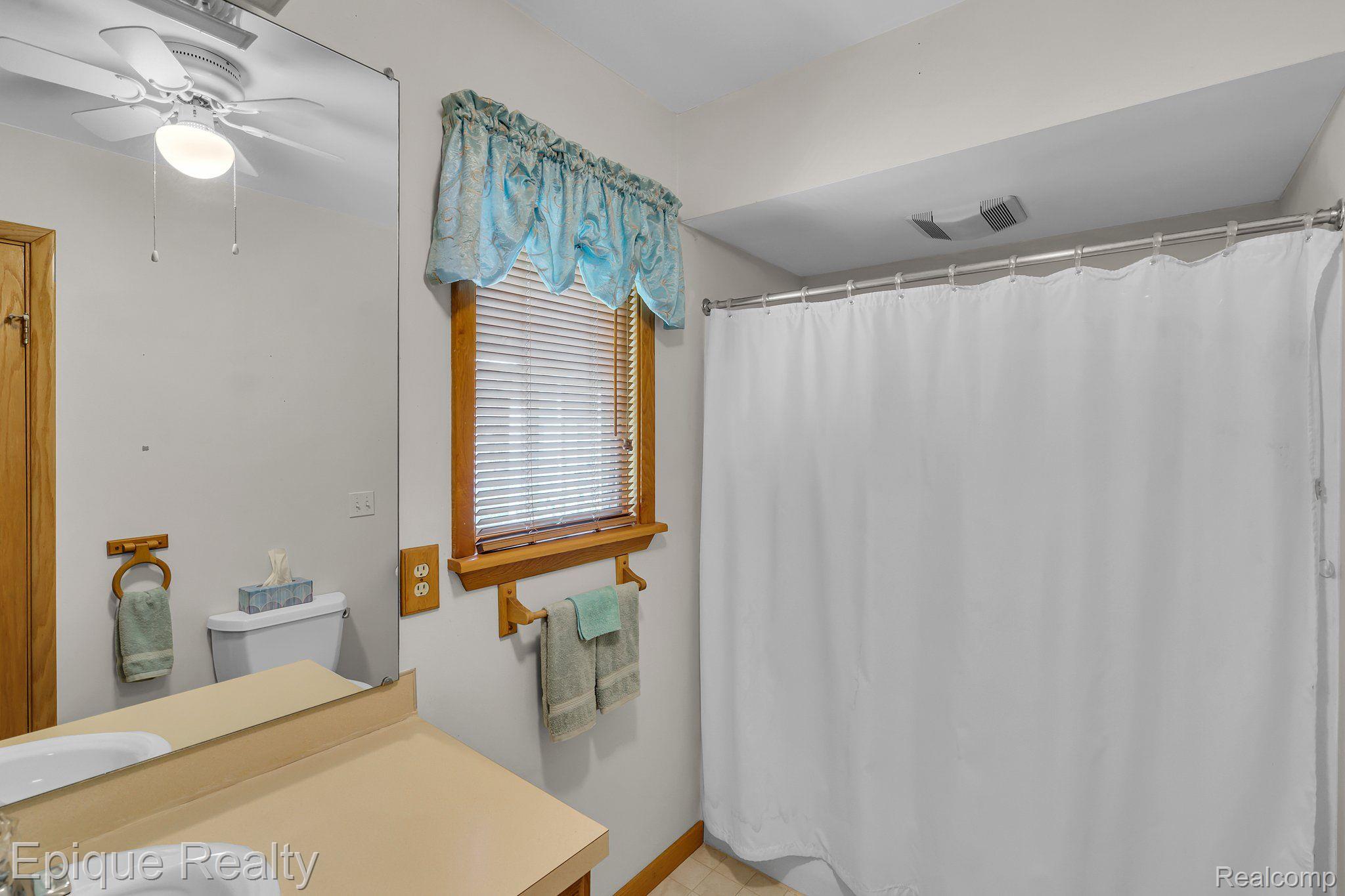 3240 Curtis Road Birch Run, MI 48415 - Photo 16 of 25 Primary bath