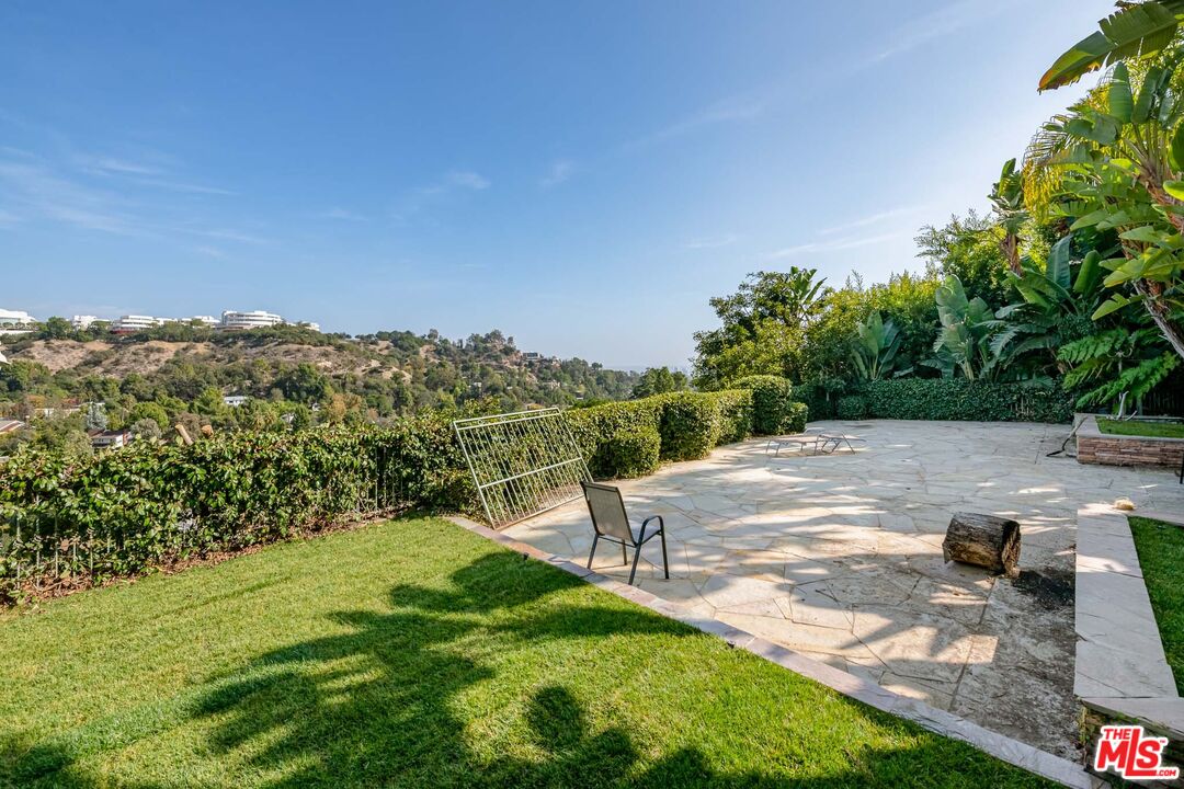 936 Kenfield Avenue Los Angeles, CA 90049 - Photo 29 of 30