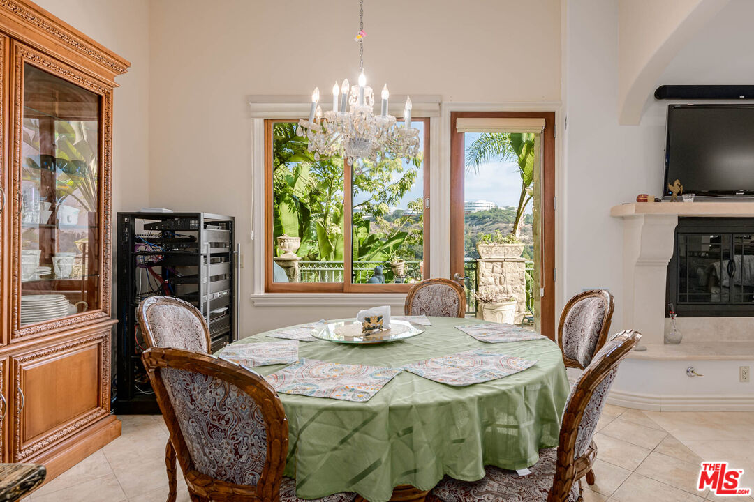 936 Kenfield Avenue Los Angeles, CA 90049 - Photo 9 of 30 a bedroom with furniture and a window