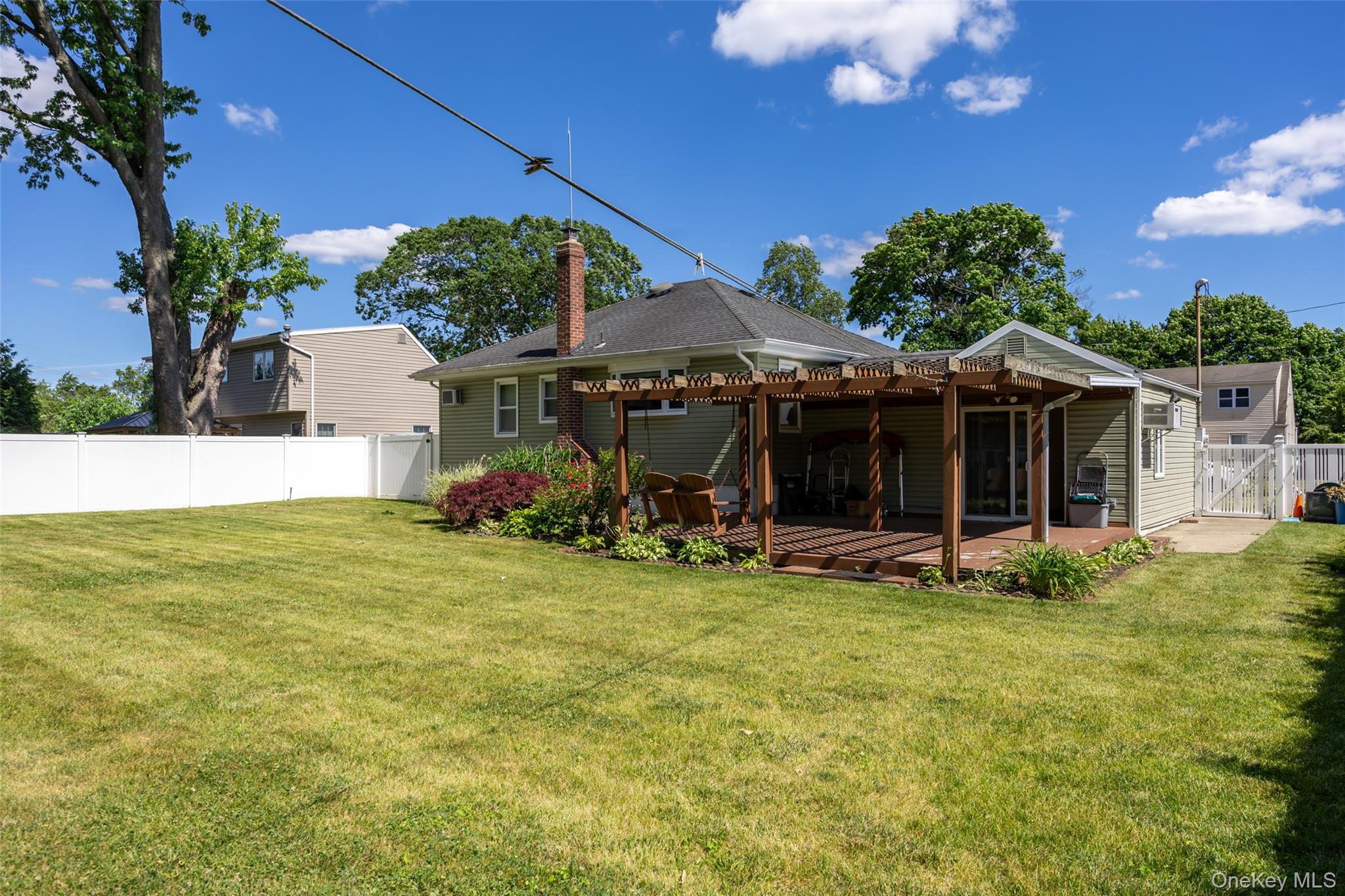 95 Laurel Road Lindenhurst, NY 11757 - Photo 27 of 28