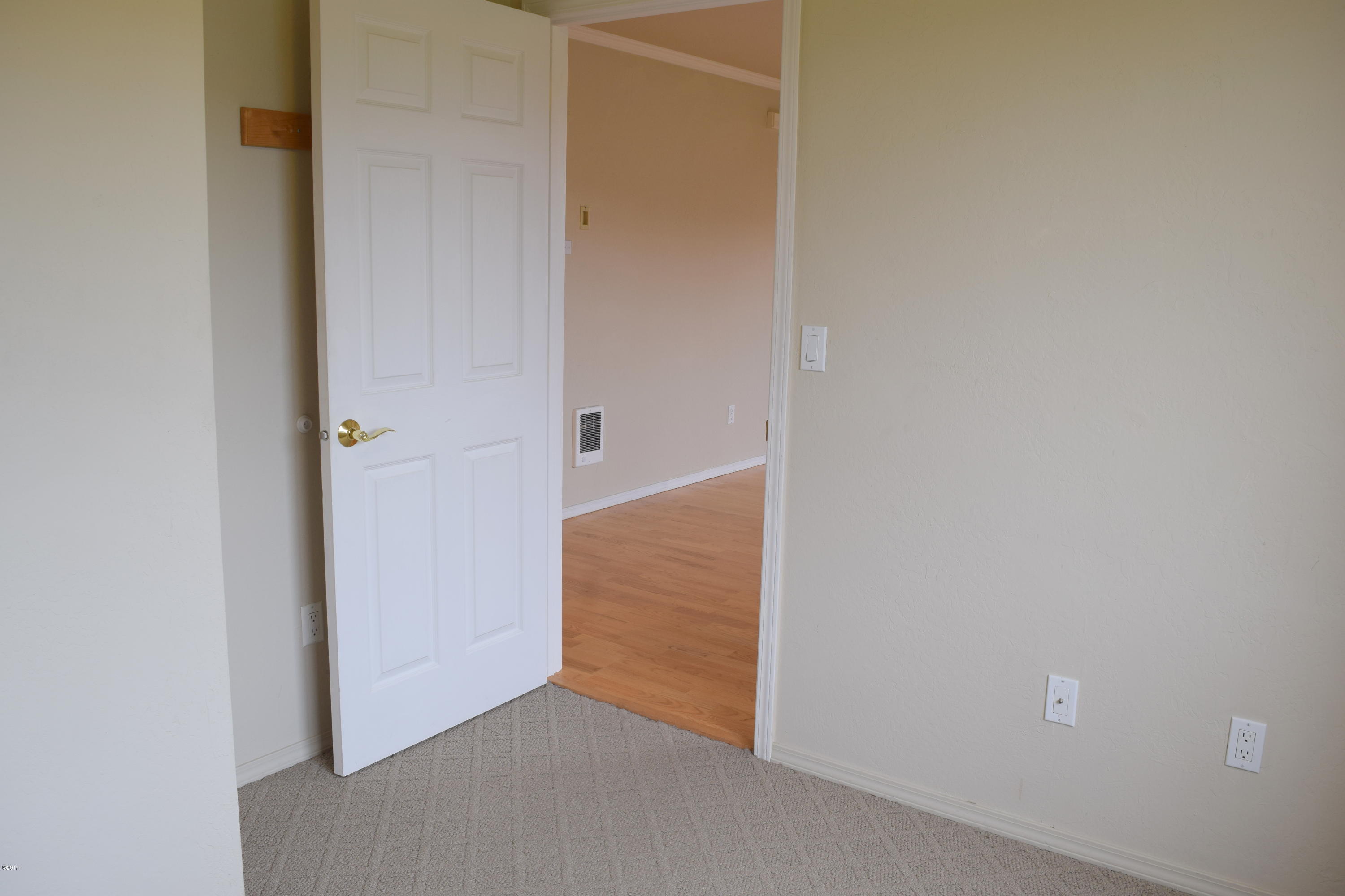 911 Southwest 12th Street Newport, OR 97365 - Photo 16 of 29 Den