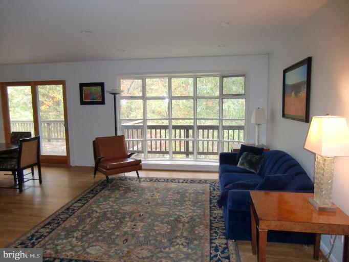 6607 Old Stage Road Rockville, MD 20852 - Photo 2 of 15 Living Room