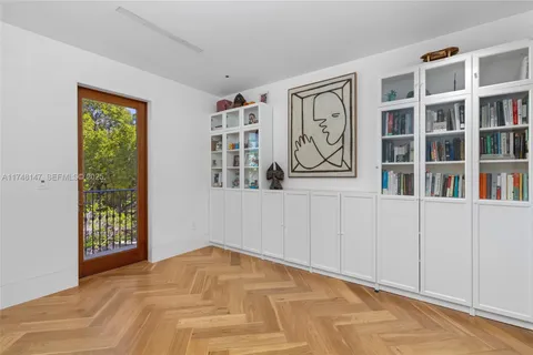 a view of an entryway with workspace