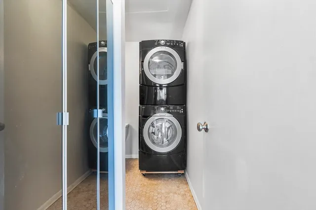 a view of entryway with washer and lots of frames on wall