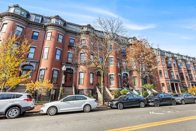 a car parked in front of a building