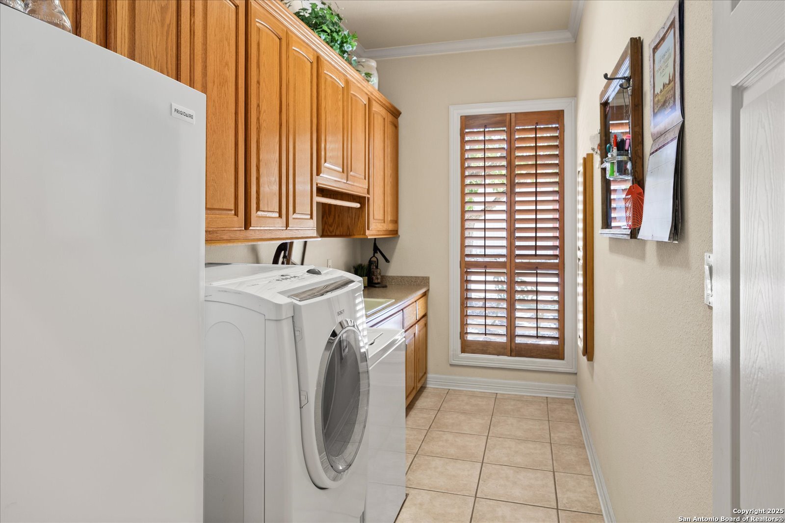 34 Cravey Road Boerne, TX 78006 - Photo 34 of 69 a utility room with dryer and washer
