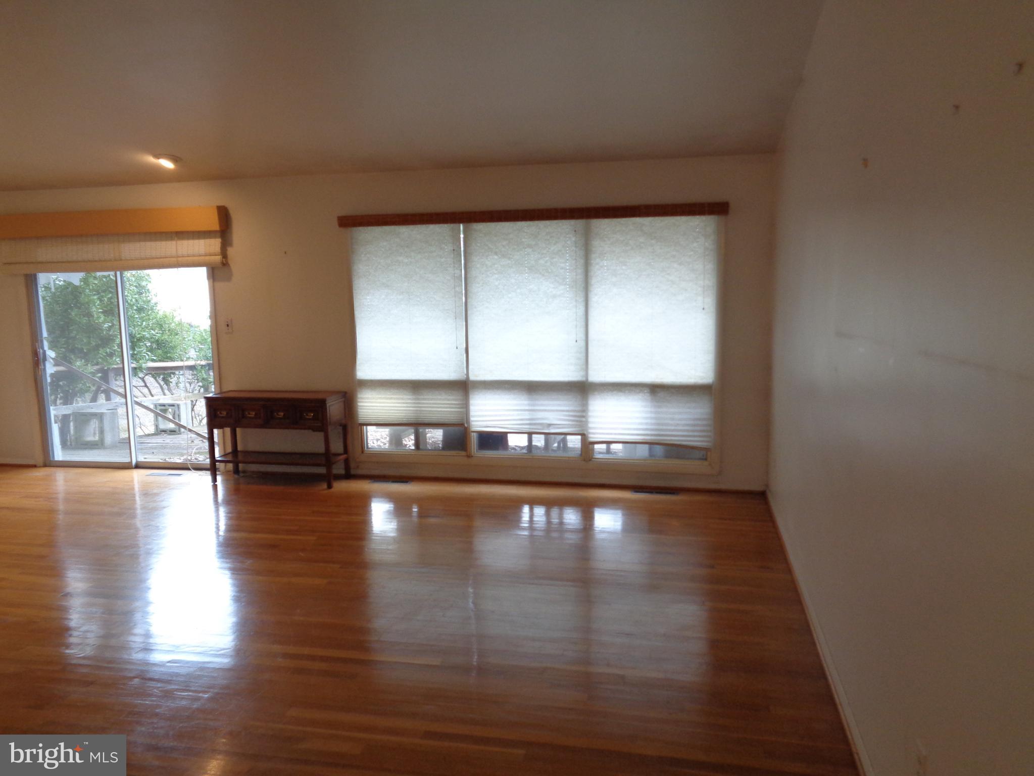 8150 Scotts Level Road Pikesville, MD 21208 - Photo 3 of 38 Living Room
