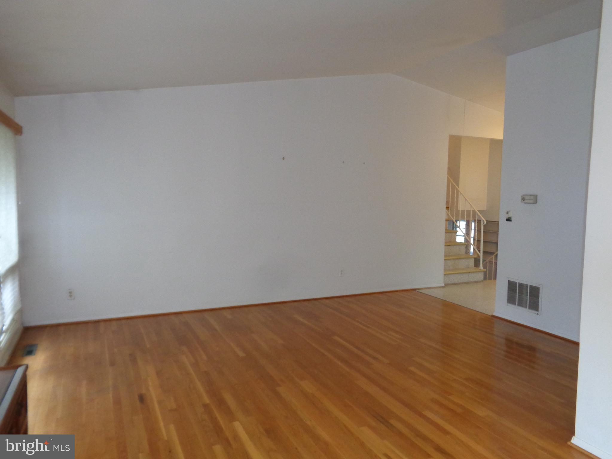 8150 Scotts Level Road Pikesville, MD 21208 - Photo 4 of 38 Living Room