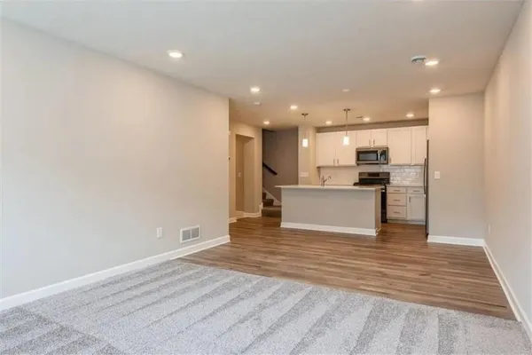 $2,600 | 10888 Fountain Place North, Maple Grove, MN 55369
