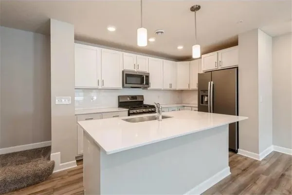 $2,600 | 10888 Fountain Place North, Maple Grove, MN 55369