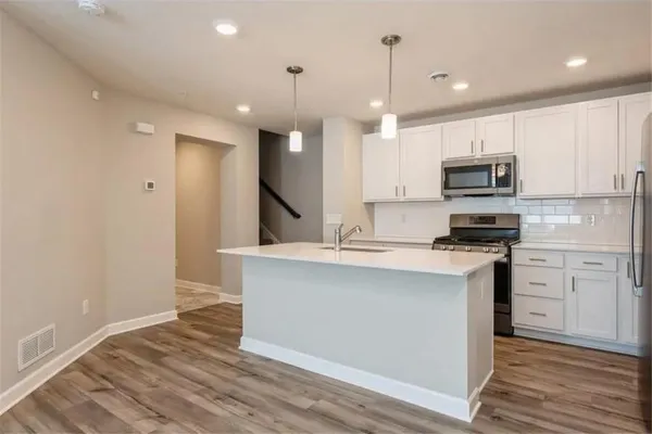 $2,600 | 10888 Fountain Place North, Maple Grove, MN 55369