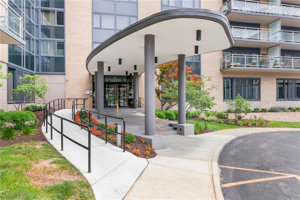4545 Wornall Road, Unit LE4 Kansas City, MO 64111 - Photo 3 of 30