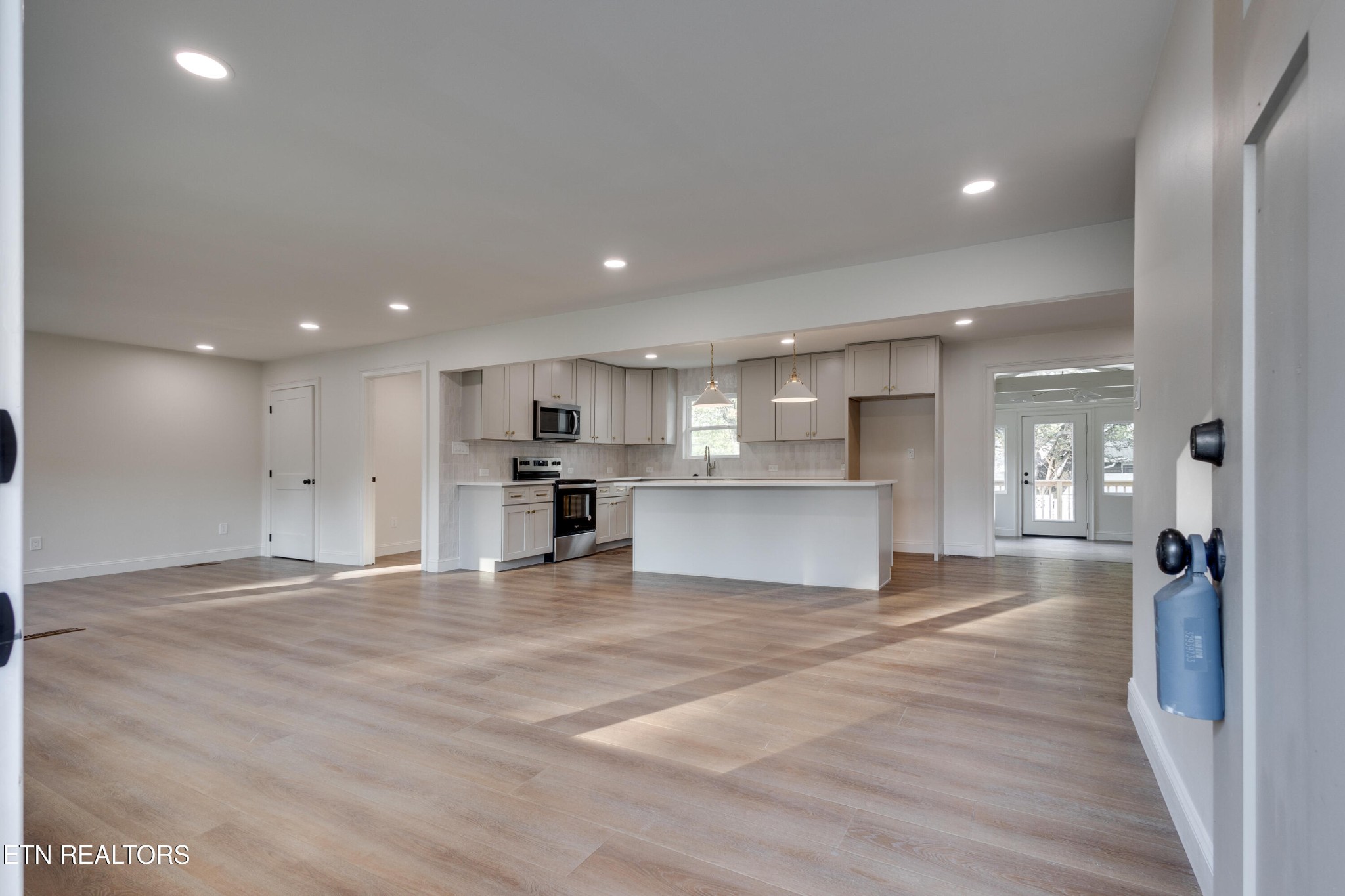 838 Whitehall Road Knoxville, TN 37909 - Photo 8 of 50 Gallery Image 8