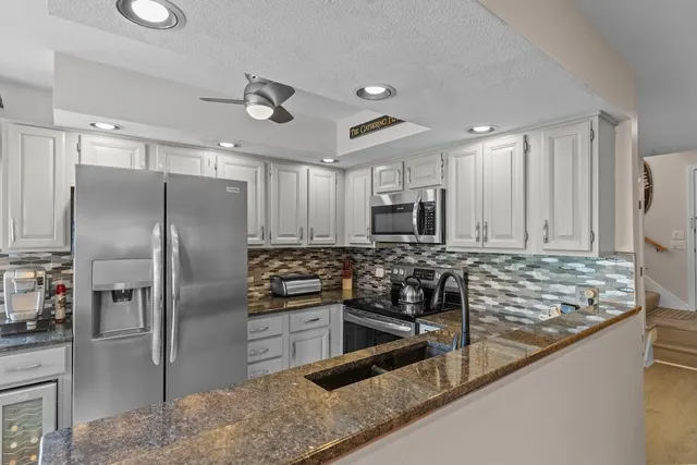 $465,000 | 72B Hilltop Drive, Unit F, North Providence, RI 02904