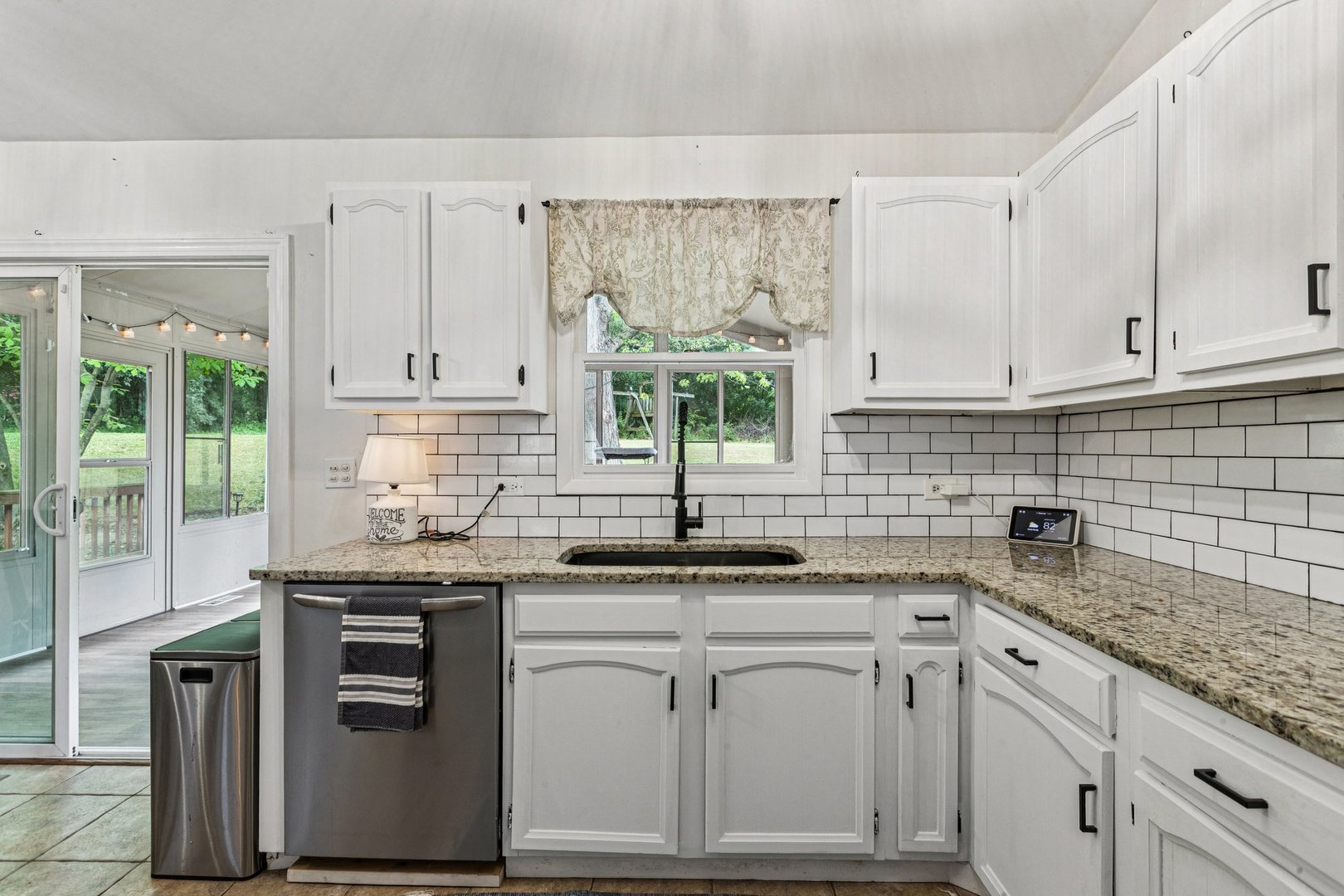 710 Greenbriar Lane Lindenhurst, IL 60046 - Photo 12 of 46