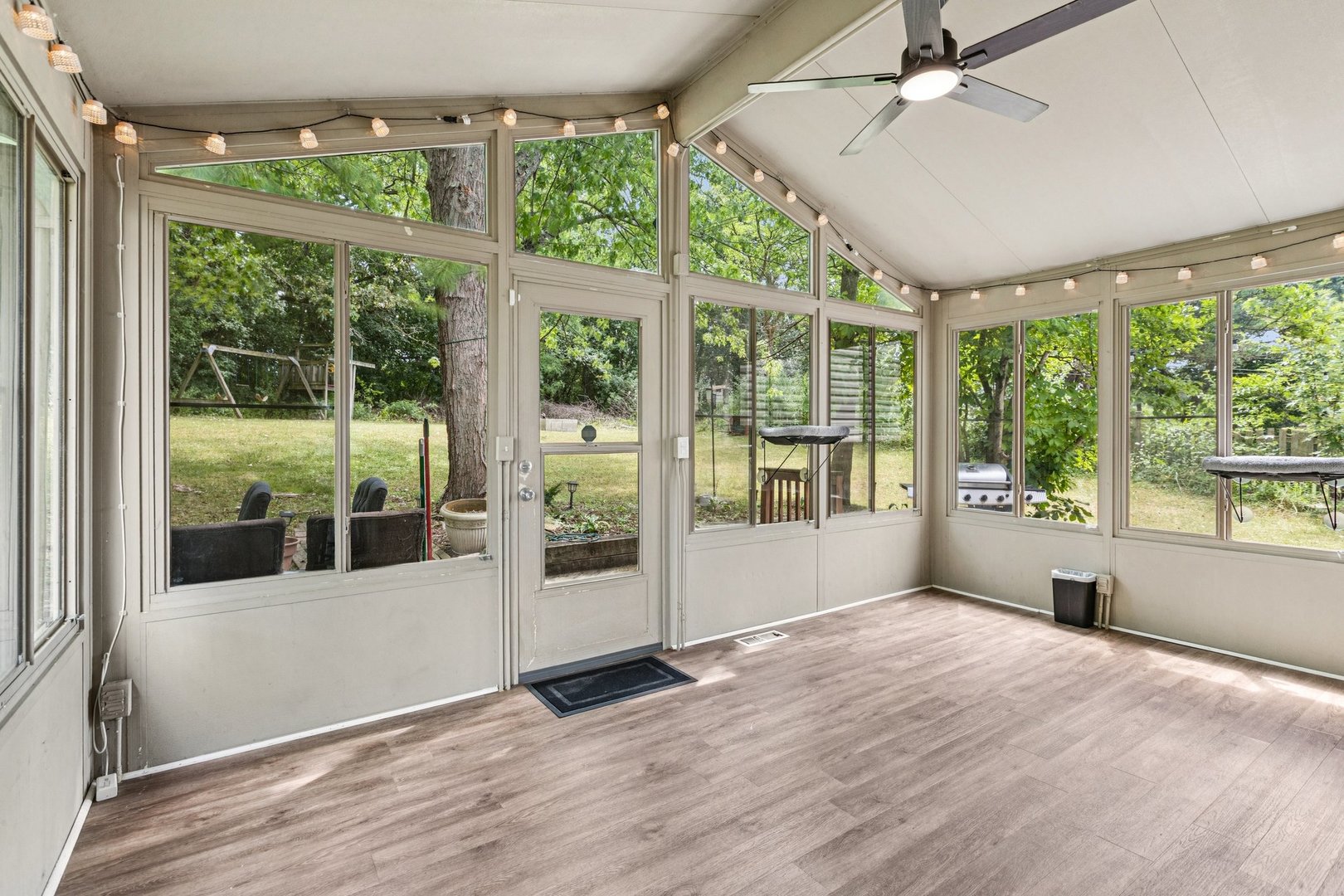 710 Greenbriar Lane Lindenhurst, IL 60046 - Photo 13 of 46