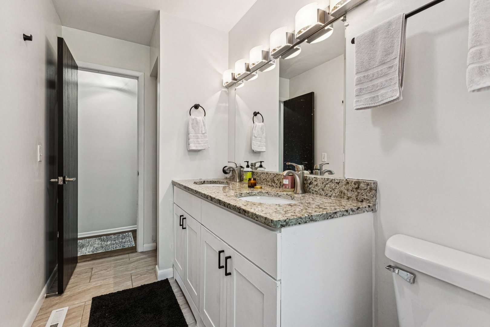 710 Greenbriar Lane Lindenhurst, IL 60046 - Photo 18 of 46