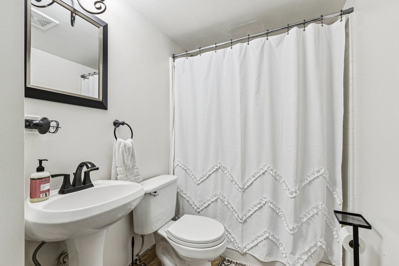 710 Greenbriar Lane Lindenhurst, IL 60046 - Photo 26 of 46