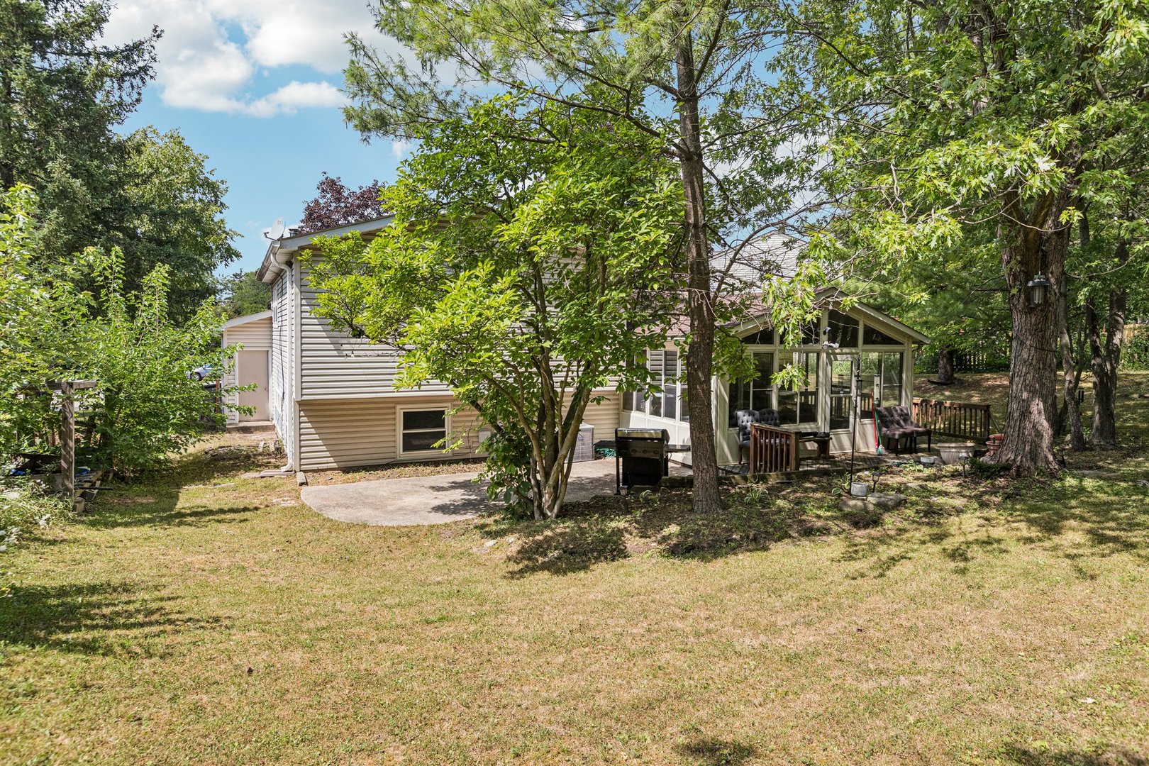 710 Greenbriar Lane Lindenhurst, IL 60046 - Photo 32 of 46