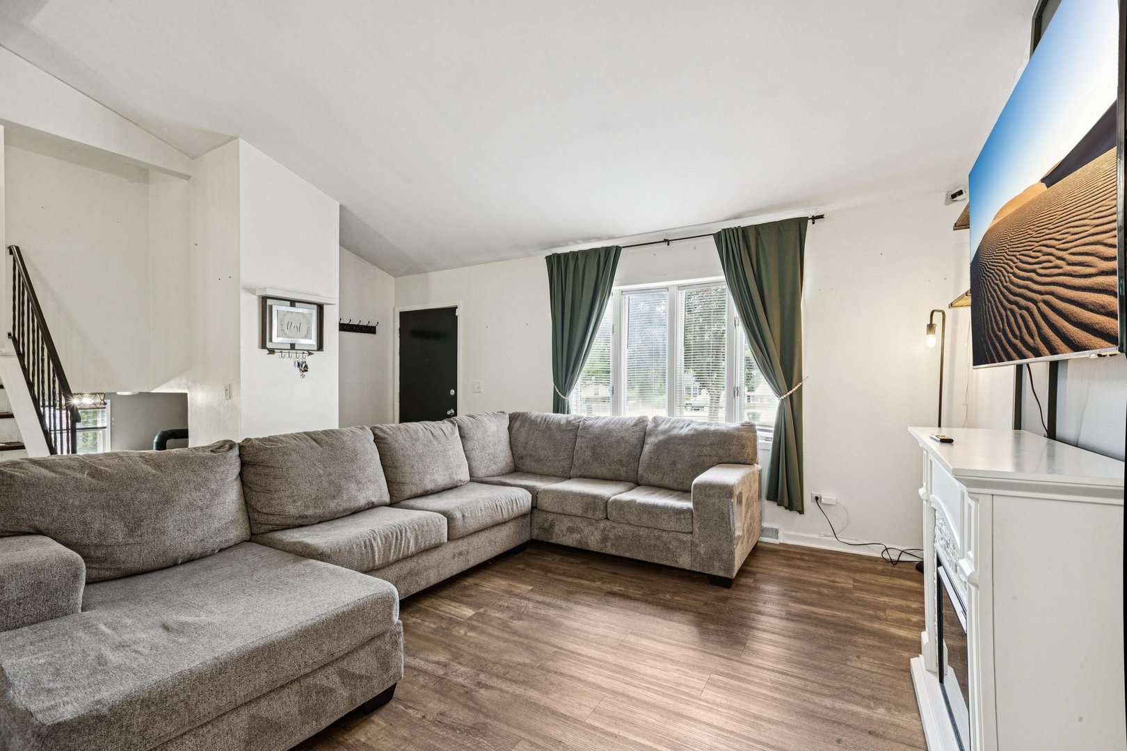 710 Greenbriar Lane Lindenhurst, IL 60046 - Photo 4 of 46