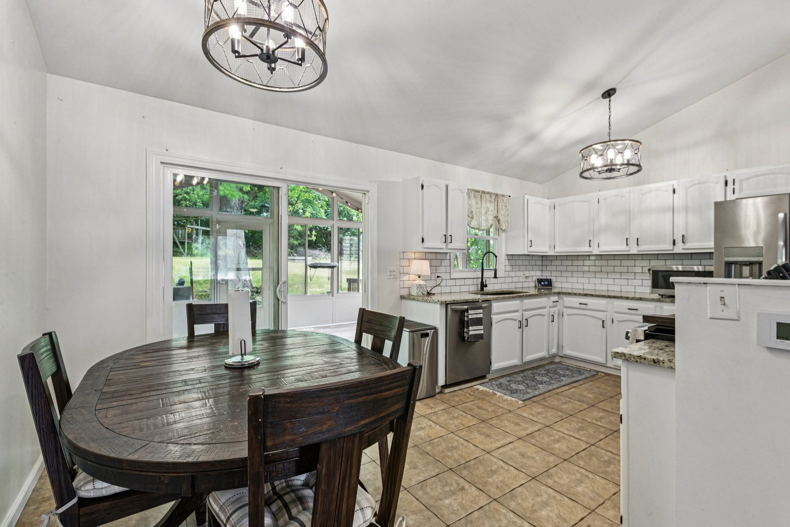 710 Greenbriar Lane Lindenhurst, IL 60046 - Photo 7 of 46